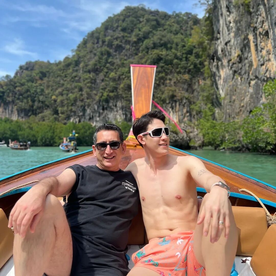 薄肌小鲜肉嫁给 50 岁意大利富商，现在的生活很幸福……