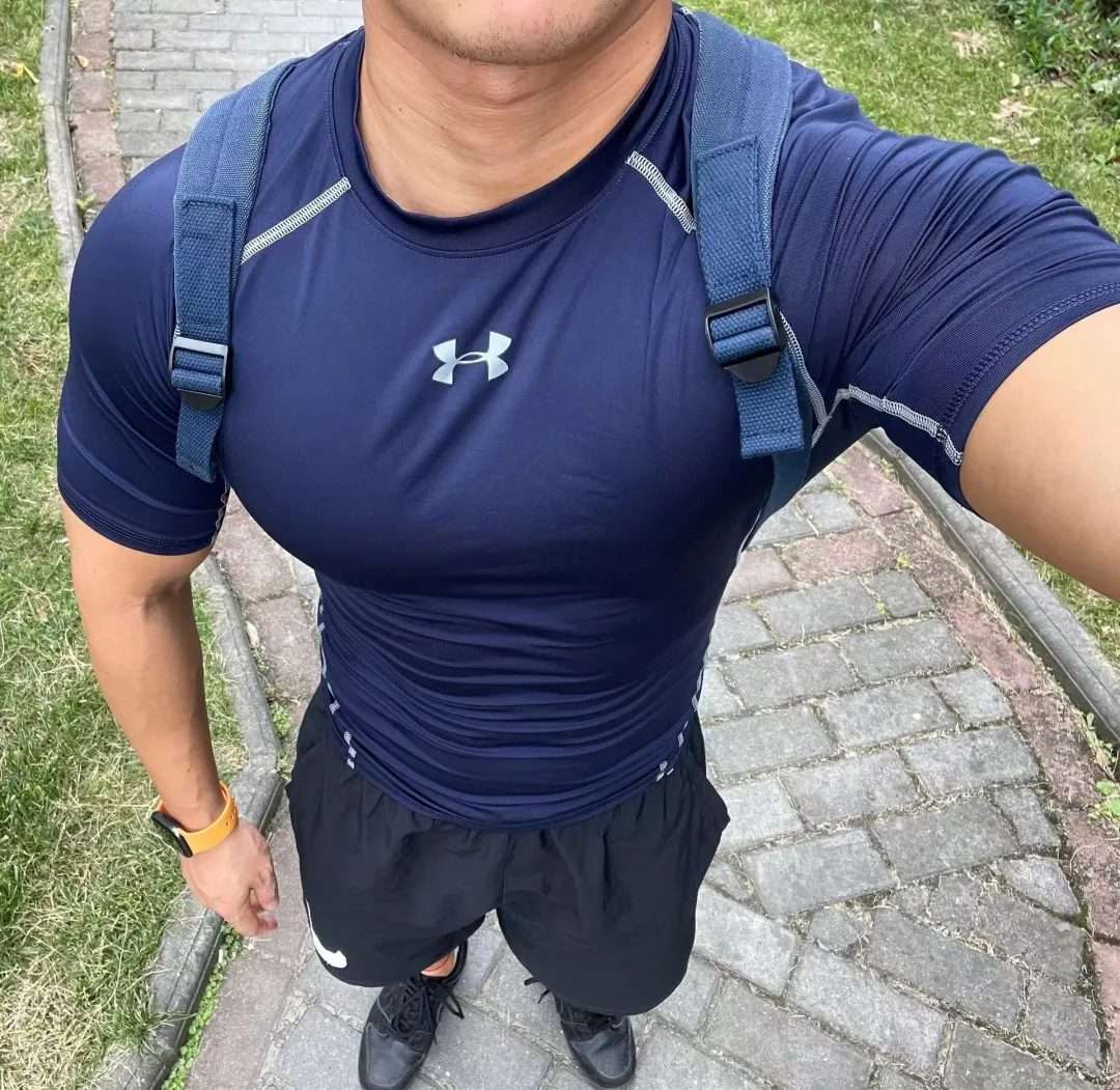 X 上的黑皮肌肉男神，推特坐拥 15 万粉丝的宝藏博主被发现啦！！