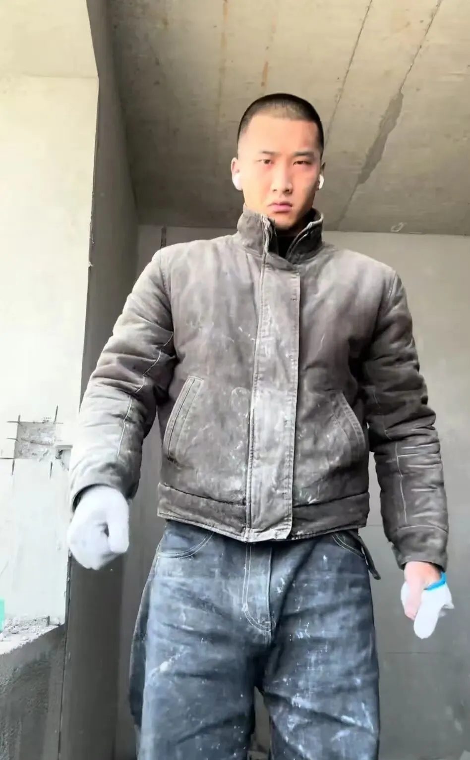 工地男神来袭!河南小伙寸头肌肉线条绝绝子! 工地男神来袭!河南小伙寸头肌肉线条绝绝子!