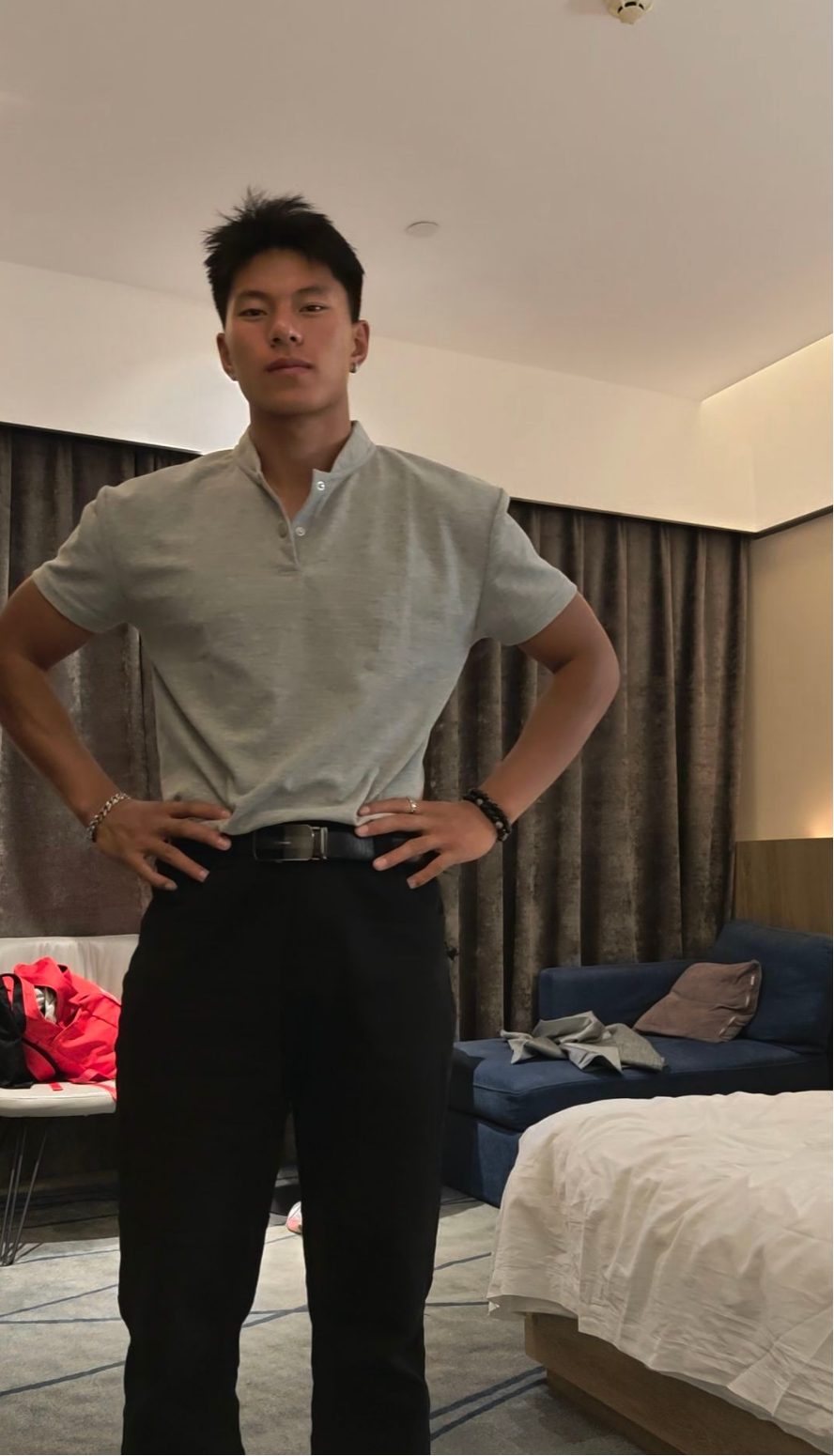 凉山州 23 岁黑皮消防小哥脱了腹毛凸显！看着就很猛……