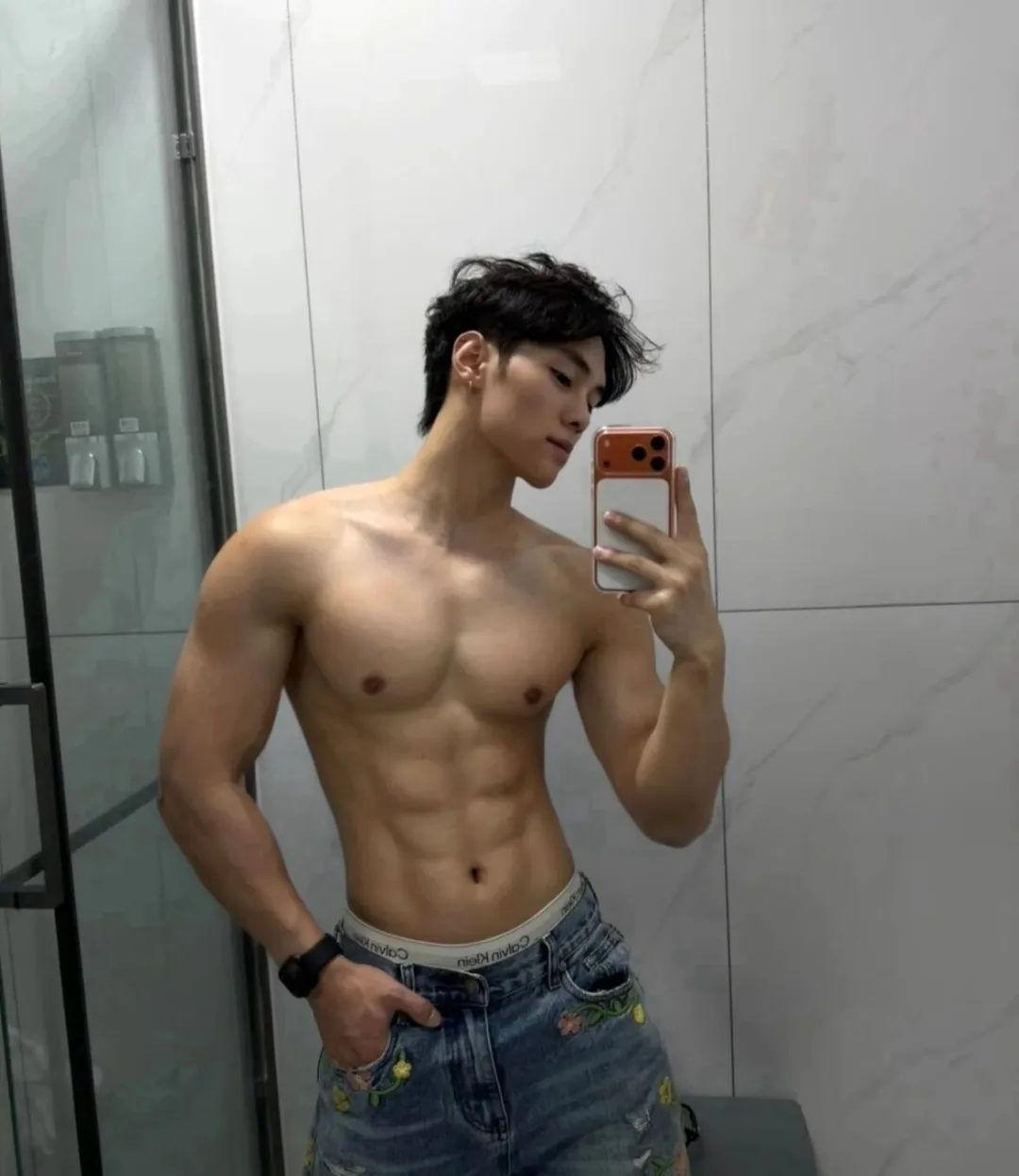 宝藏硬汉体育生硬朗的荷尔蒙颜值