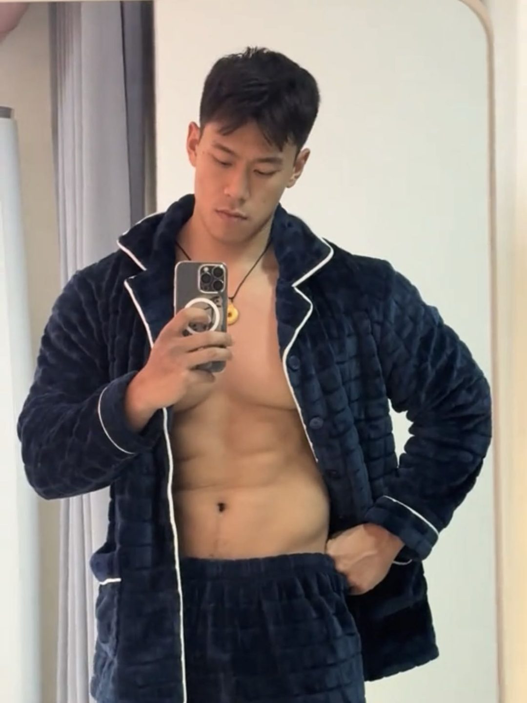 东北 182cm 直男列车员，私下秀肌肉竟然这么大！
