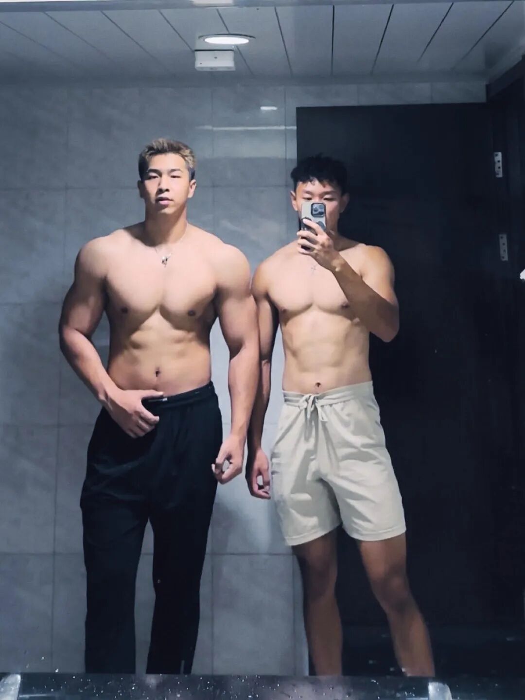 194cm 北体体育生在宿舍展示！看着真猛……