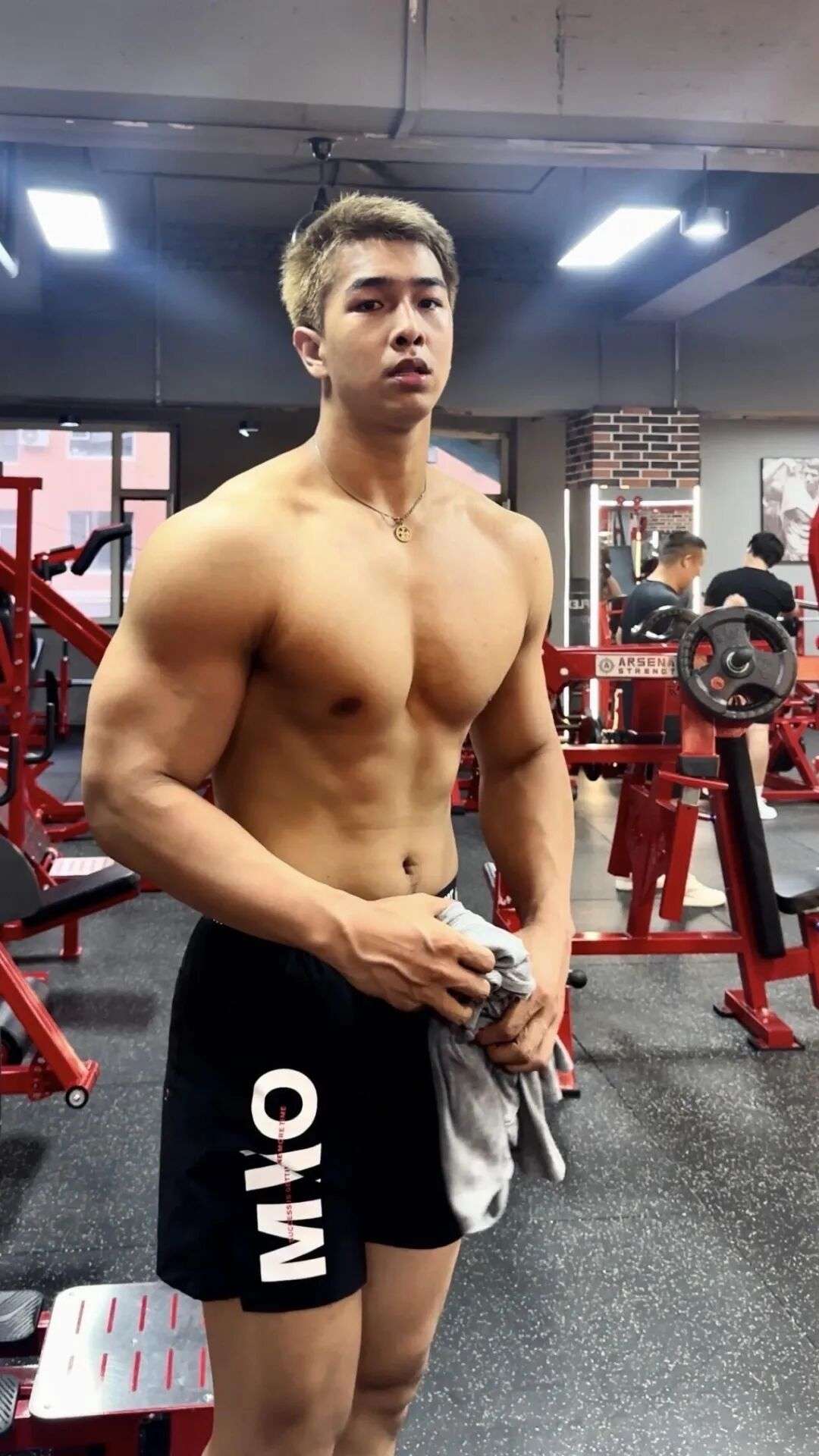 194cm 北体体育生在宿舍展示！看着真猛……