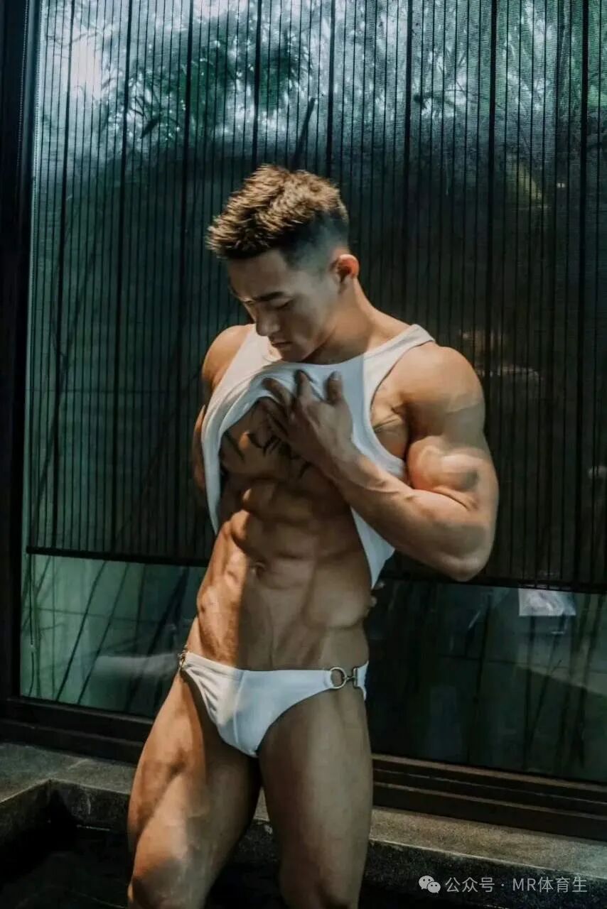 人夫感拉满的肌肉帅哥写真 大胸肌麒麟臂太帅了
