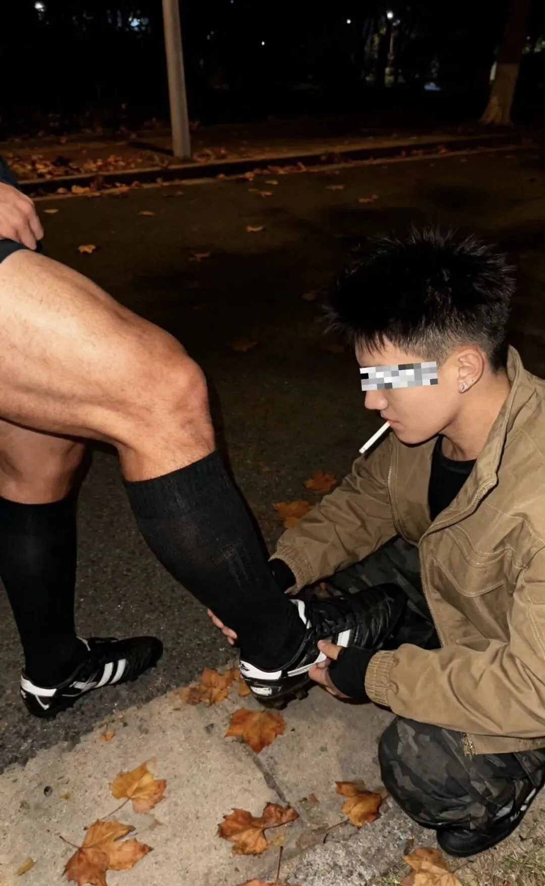 闪送外卖帅哥累了也会做 SPA! 闪送外卖帅哥累了也会做 SPA!