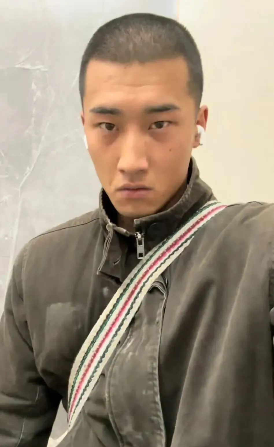 工地男神来袭!河南小伙寸头肌肉线条绝绝子! 工地男神来袭!河南小伙寸头肌肉线条绝绝子!