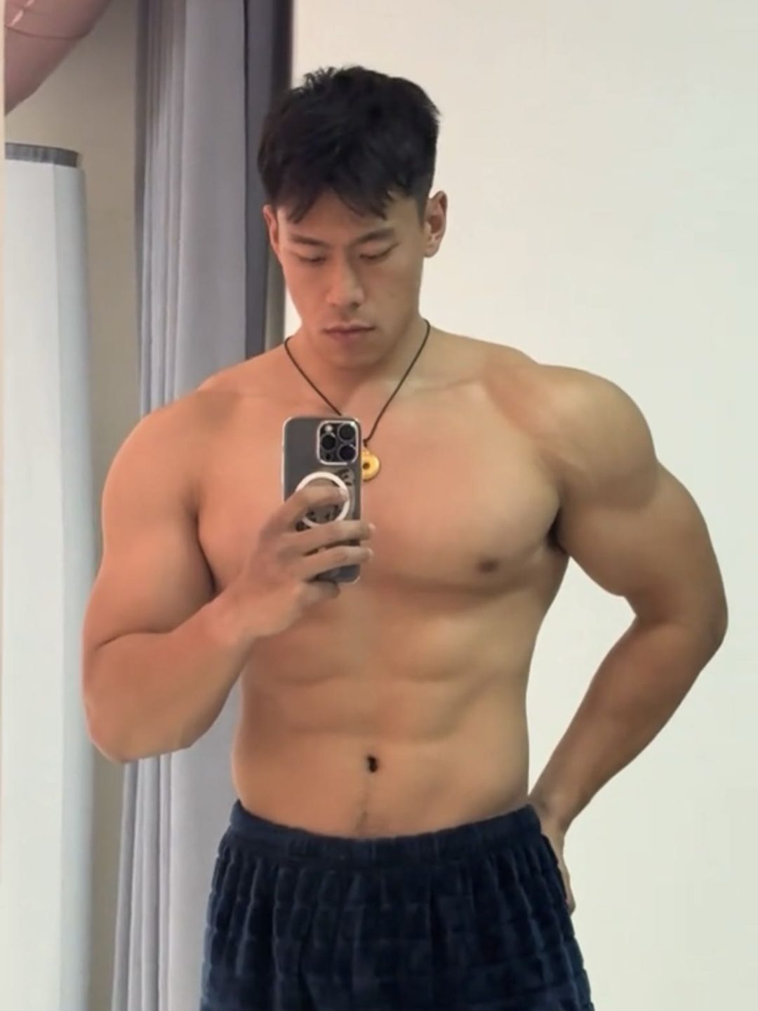 东北 182cm 直男列车员，私下秀肌肉竟然这么大！