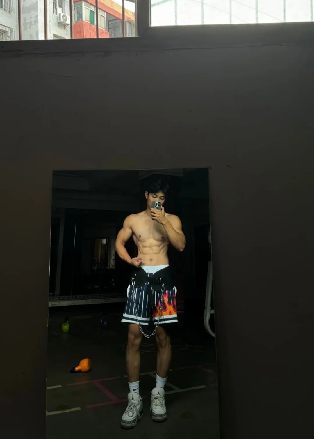 189 武汉地陪白袜肌肉帅哥，因只陪男粉丝爆火.....