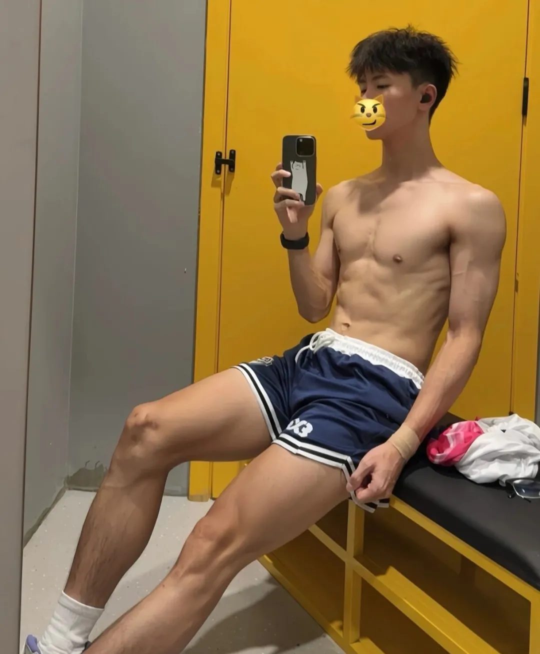 发现推特新晋顶流 19 岁黑皮体育生也太绝了吧！！