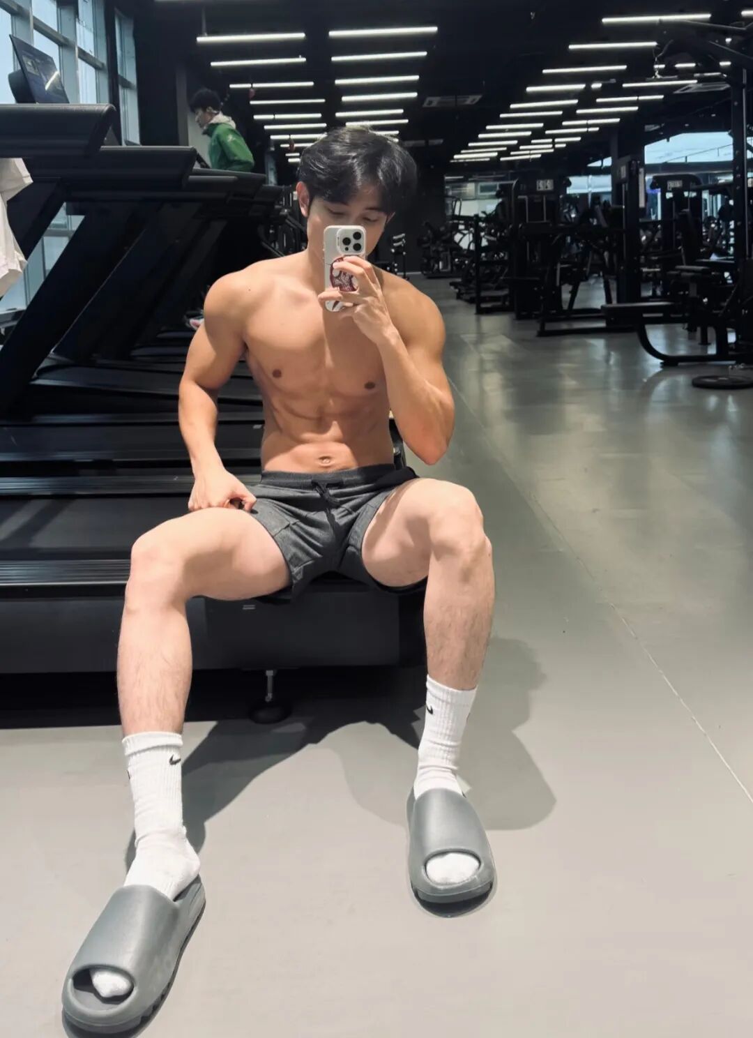 189 武汉地陪白袜肌肉帅哥，因只陪男粉丝爆火.....