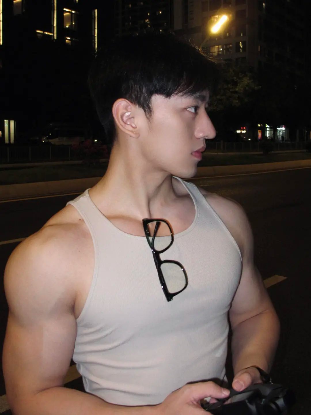 白皮腹肌小哥撕漫男主本男！