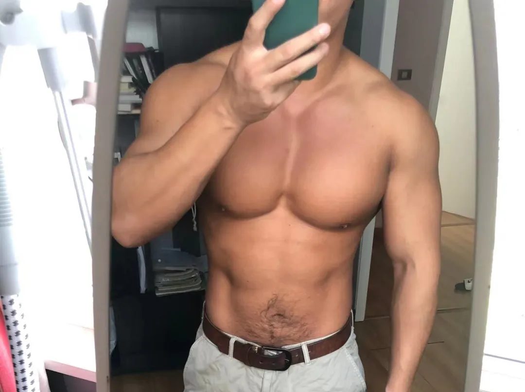 X 上的黑皮肌肉男神，推特坐拥 15 万粉丝的宝藏博主被发现啦！！