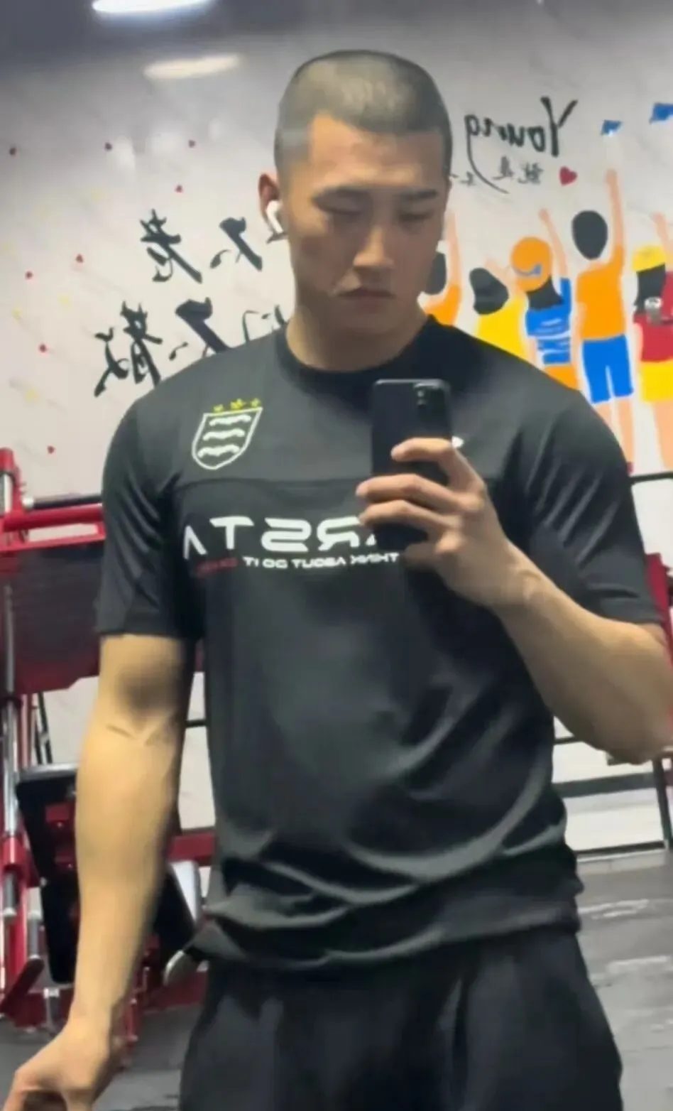 工地男神来袭!河南小伙寸头肌肉线条绝绝子! 工地男神来袭!河南小伙寸头肌肉线条绝绝子!