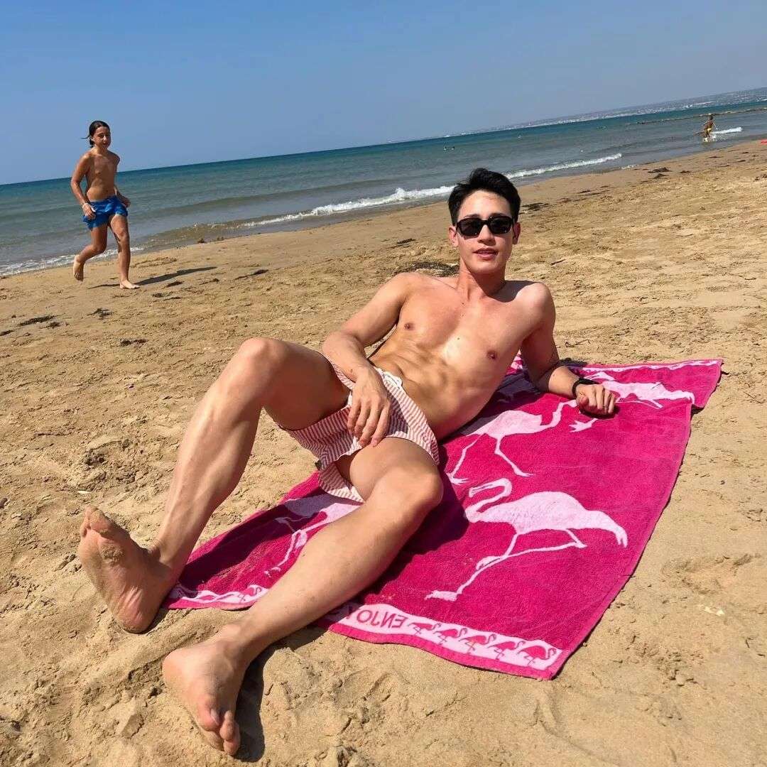 薄肌小鲜肉嫁给 50 岁意大利富商，现在的生活很幸福……