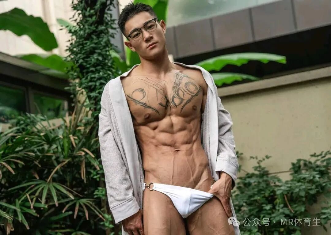 人夫感拉满的肌肉帅哥写真 大胸肌麒麟臂太帅了