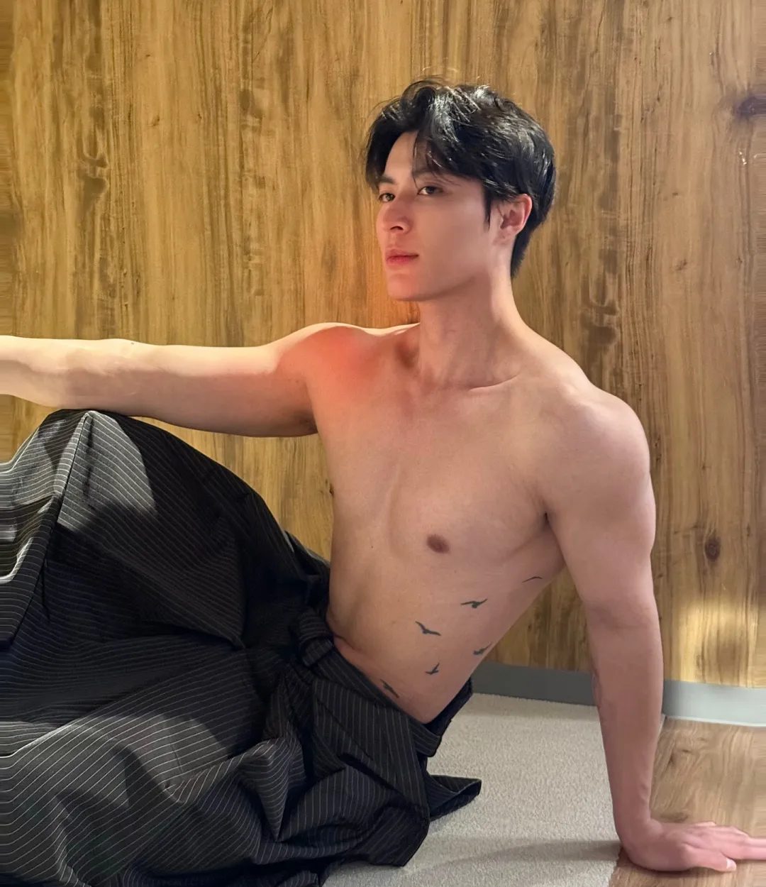 博士肌肉大男孩的职业西装风的转变.... 博士肌肉大男孩的职业西装风的转变....