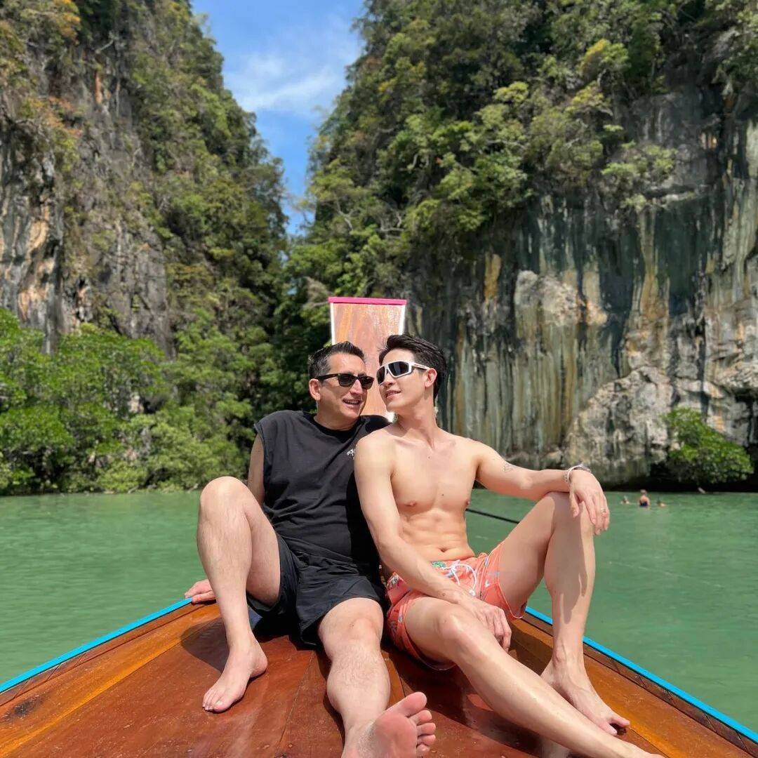 薄肌小鲜肉嫁给 50 岁意大利富商，现在的生活很幸福……