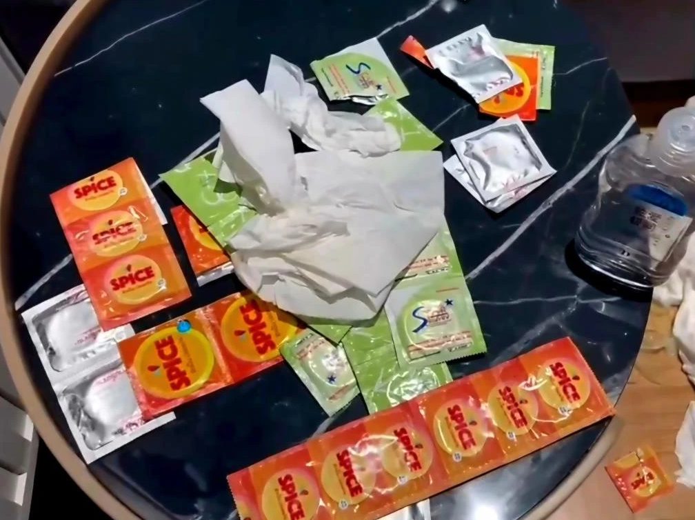 曼谷警方捣毁涉毒淫趴，查获 29 名赤裸男子！现场视频曝光！