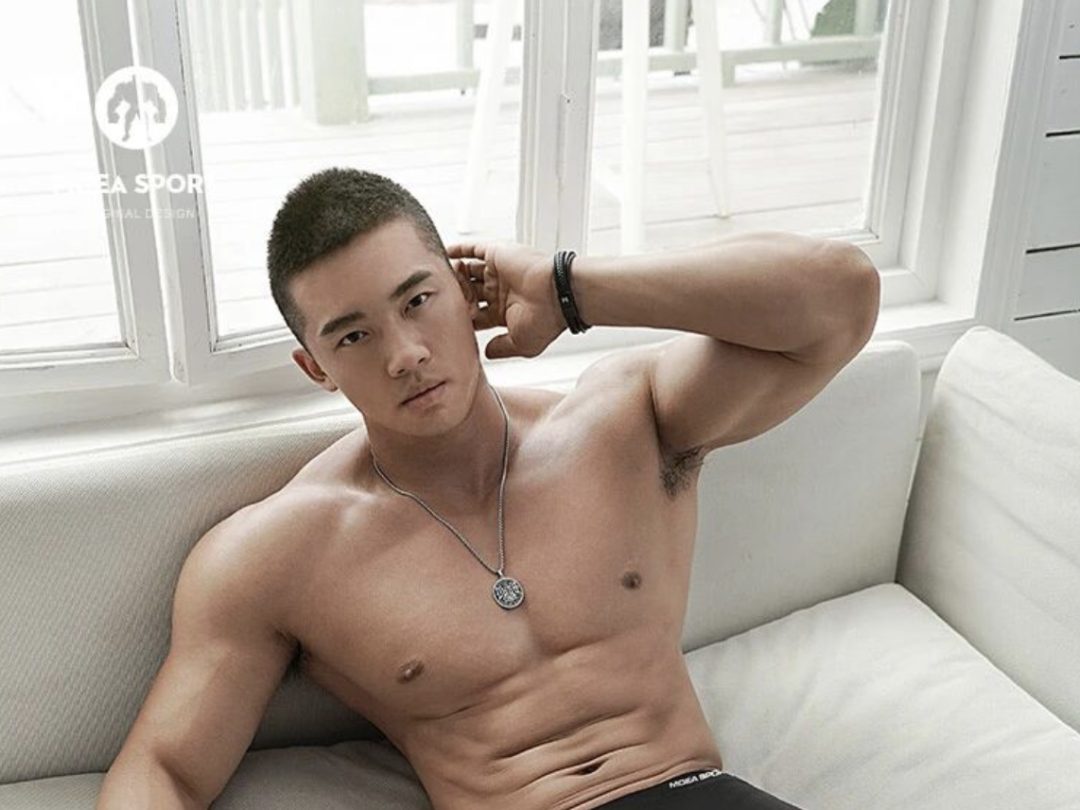 祝万成时隔多年做内裤男模 肌肉身竟变化这么大？！