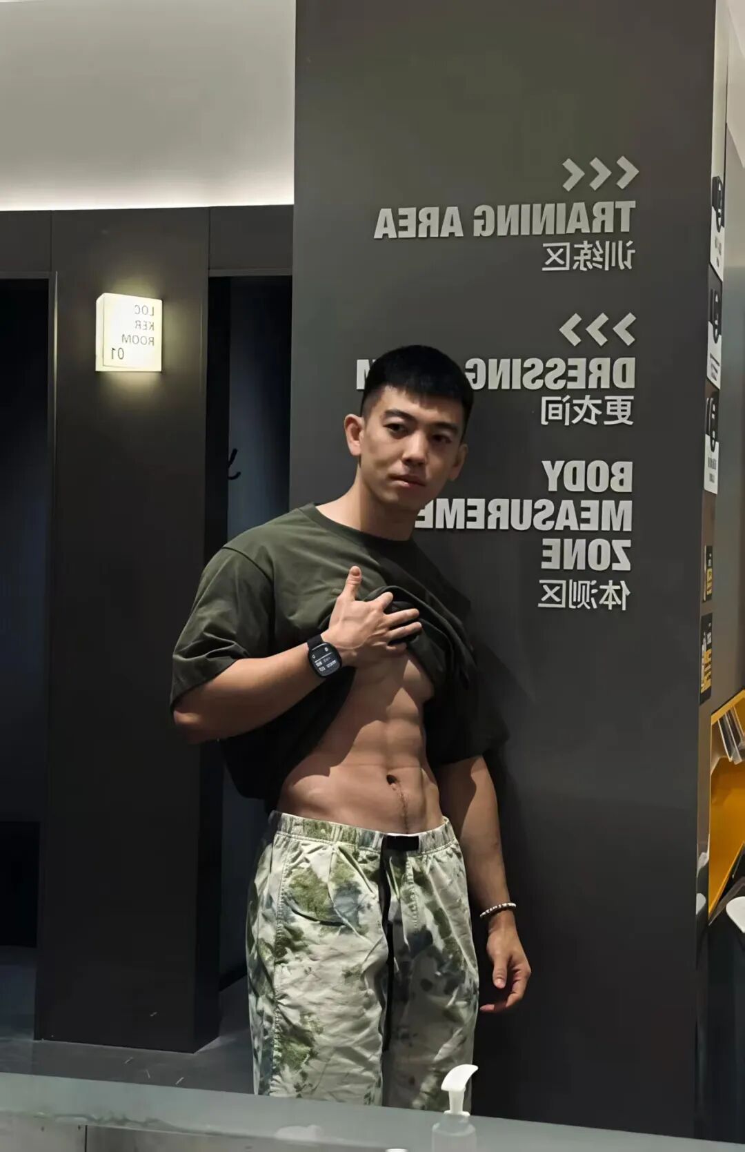 Hyrox 黑衣小哥又大又帅火出圈！被摸腹肌太顶了！