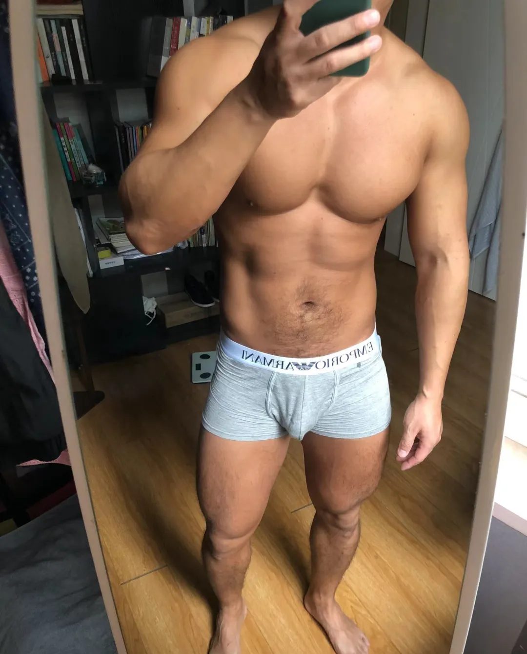 X 上的黑皮肌肉男神，推特坐拥 15 万粉丝的宝藏博主被发现啦！！