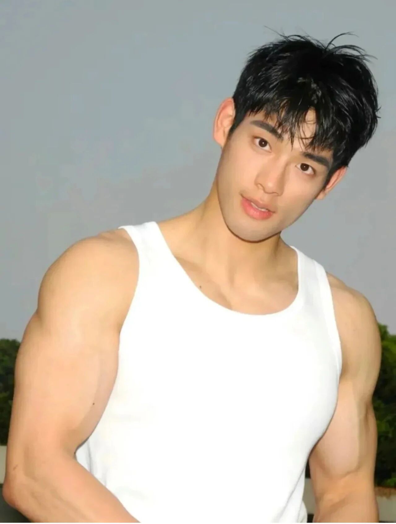 00 后浙江男模火出圈,一身腱子肉帅哭网友! 00 后浙江男模火出圈,一身腱子肉帅哭网友!