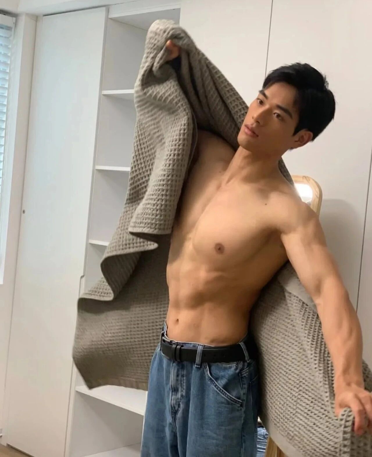 00 后浙江男模火出圈,一身腱子肉帅哭网友! 00 后浙江男模火出圈,一身腱子肉帅哭网友!