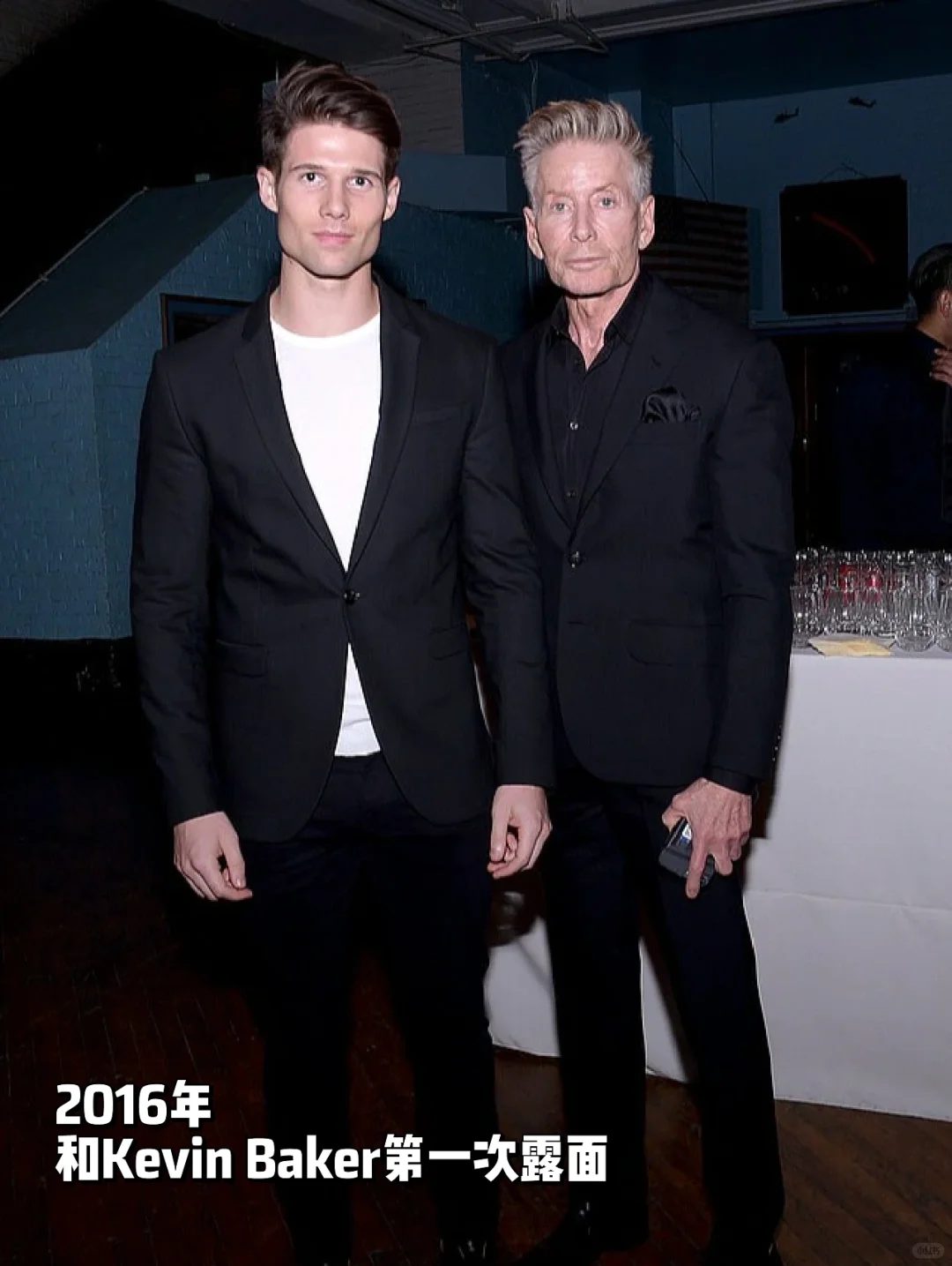 83 岁 CK 创始人携 36 岁肌肉男友出席活动,差点摔跤没人扶…网友神评:“肌肉男等着继承遗产呢!” 83 岁 CK 创始人携 36 岁肌肉男友出席活动,差点摔跤没人扶…网友神评:“肌肉男等着继承遗产呢!”