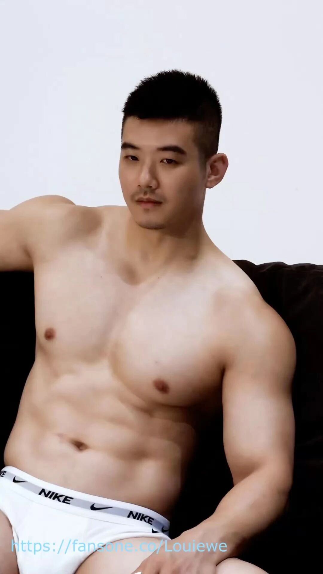 网红小哥直播间卖自己的倒模玩具,网友:没见过怎么知道是不是本人的? 网红小哥直播间卖自己的倒模玩具,网友:没见过怎么知道是不是本人的?