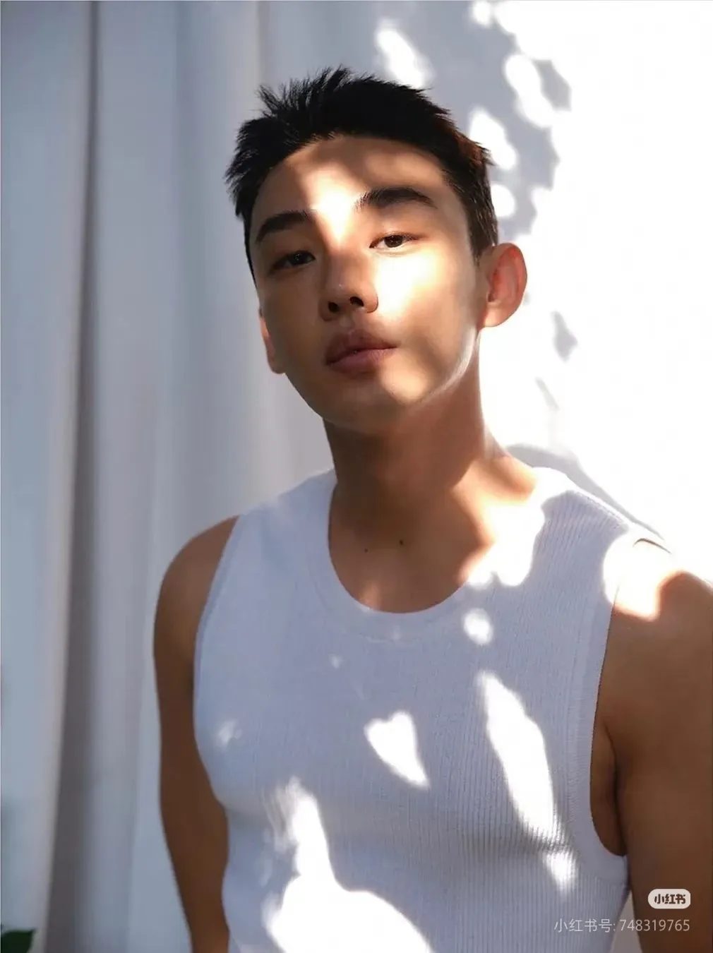 刘亚仁又来上海酒吧浪了！舌吻壮熊完全放飞自我了！