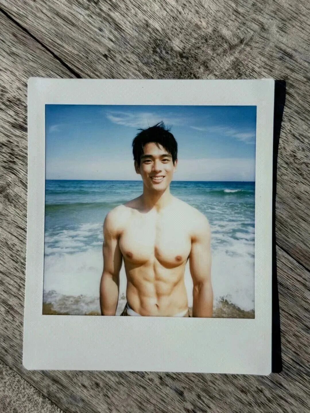 00 后浙江男模火出圈，一身腱子肉帅哭网友！