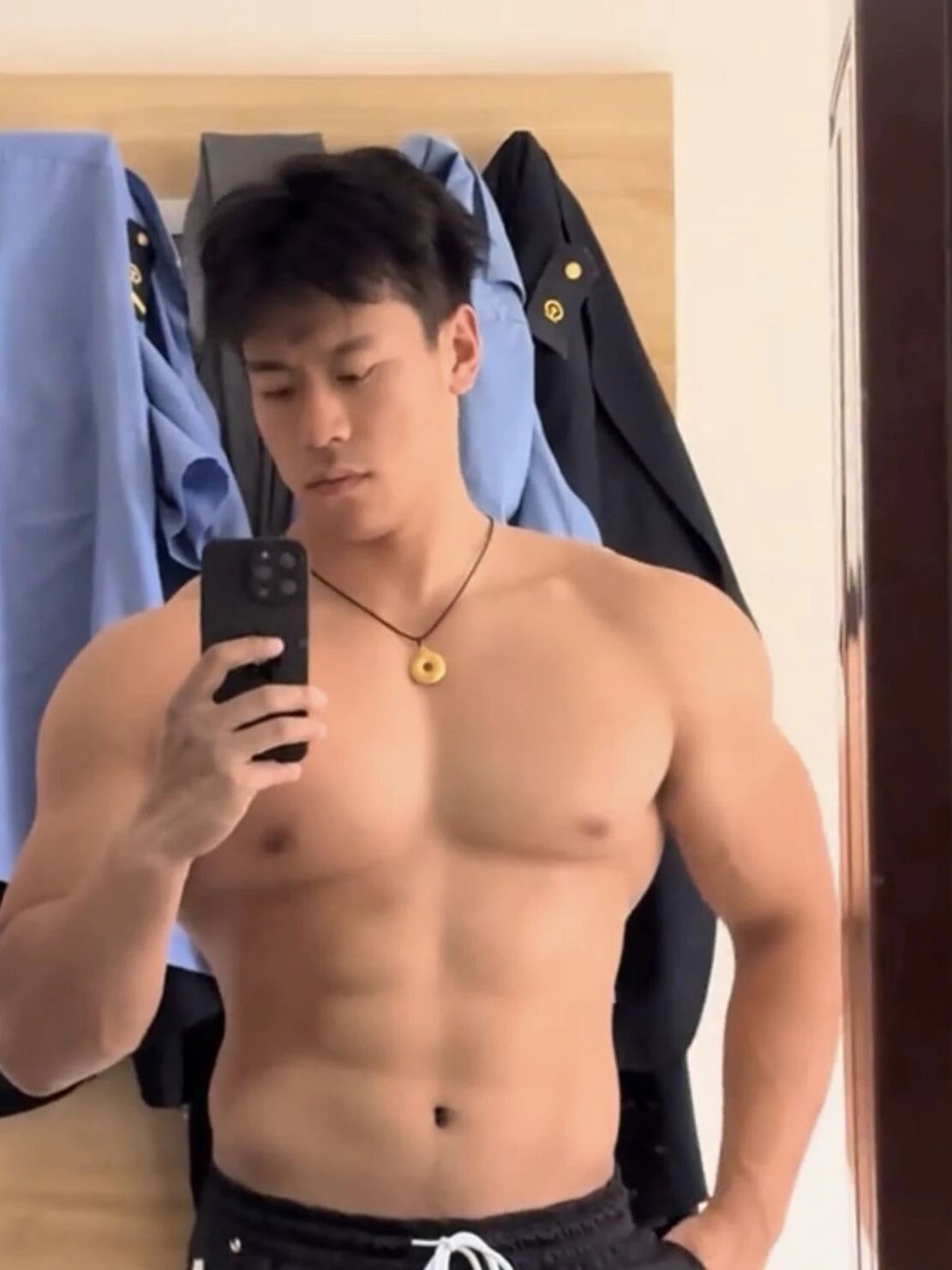 东北 182cm 直男列车员，私下肌肉竟然这么大！