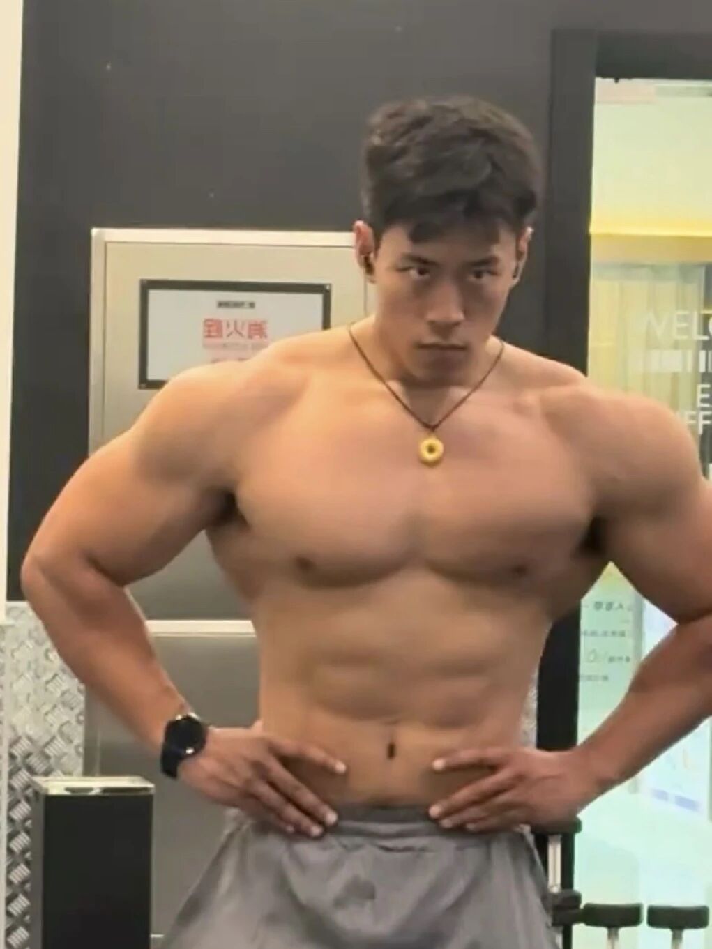 东北 182cm 直男列车员，私下肌肉竟然这么大！