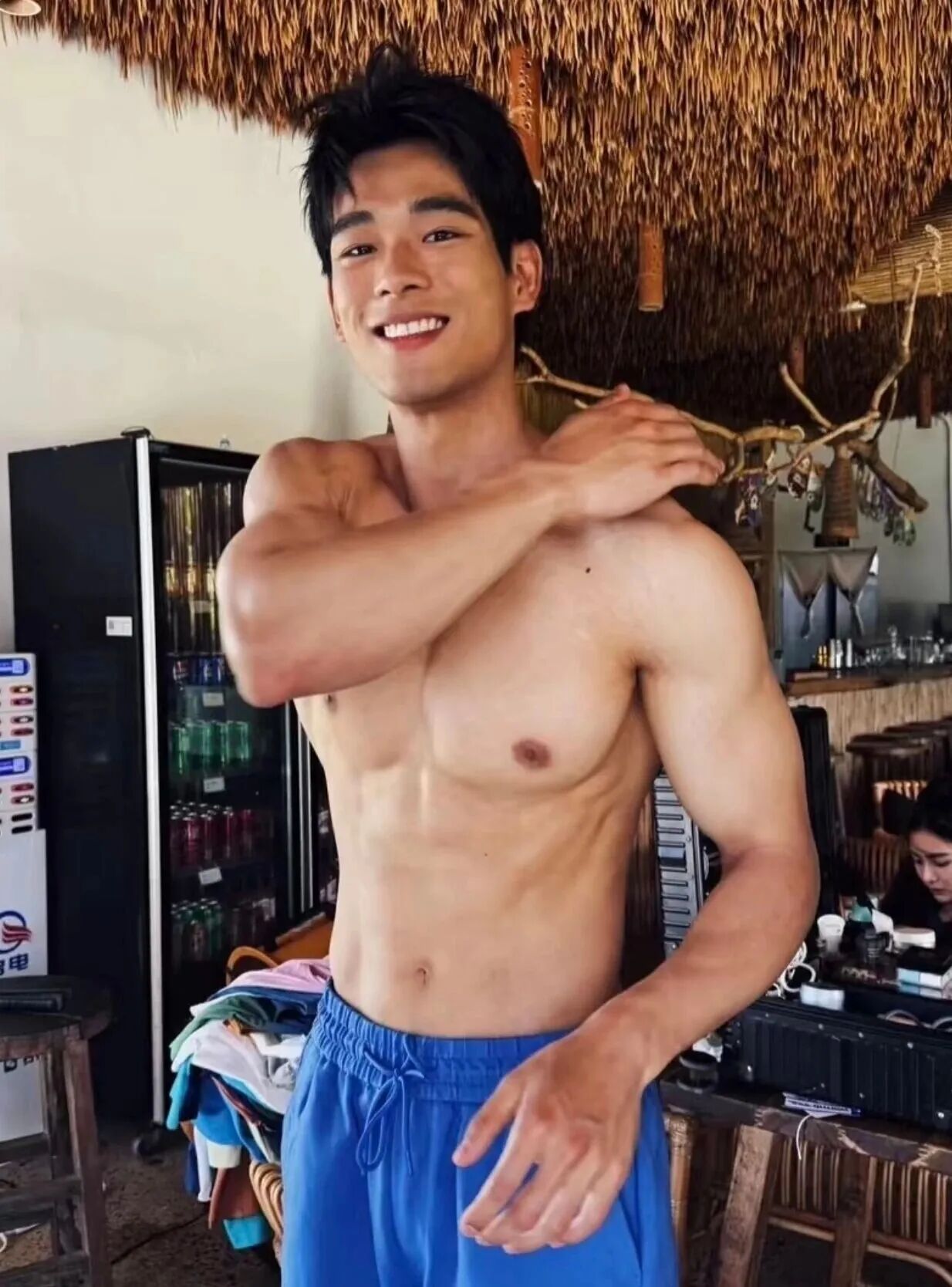 00 后浙江男模火出圈,一身腱子肉帅哭网友! 00 后浙江男模火出圈,一身腱子肉帅哭网友!