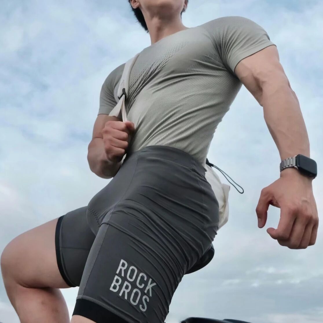 抽烟男太痞了！可口大面团胸肌！倒三角骑行男！斯文白袜体育生！| 鉴定网络热门帅哥