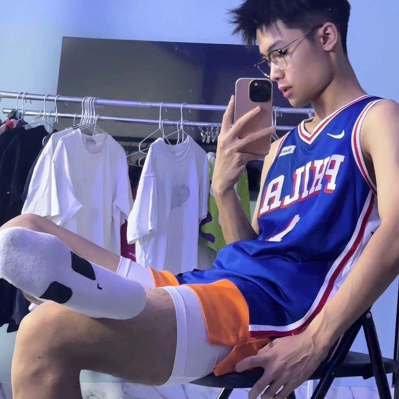 抽烟男太痞了！可口大面团胸肌！倒三角骑行男！斯文白袜体育生！| 鉴定网络热门帅哥