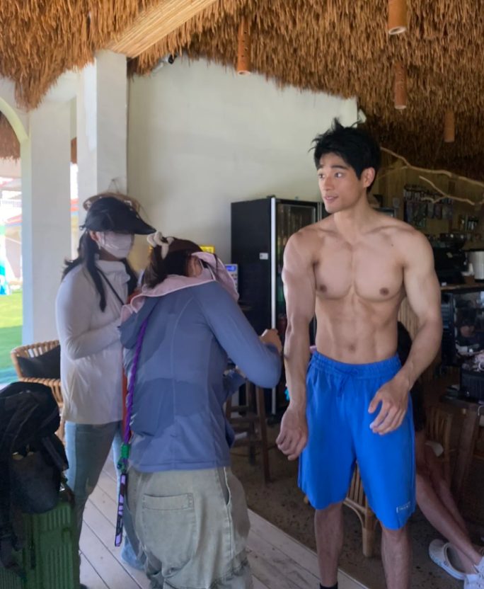 00 后浙江男模火出圈,一身腱子肉帅哭网友! 00 后浙江男模火出圈,一身腱子肉帅哭网友!