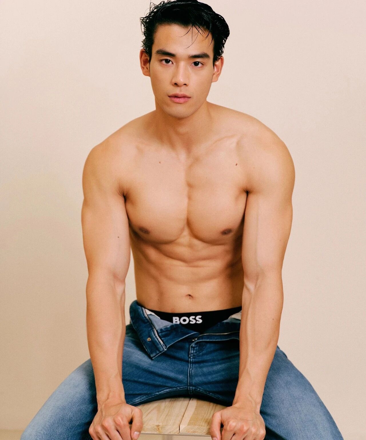 00 后浙江男模火出圈,一身腱子肉帅哭网友! 00 后浙江男模火出圈,一身腱子肉帅哭网友!