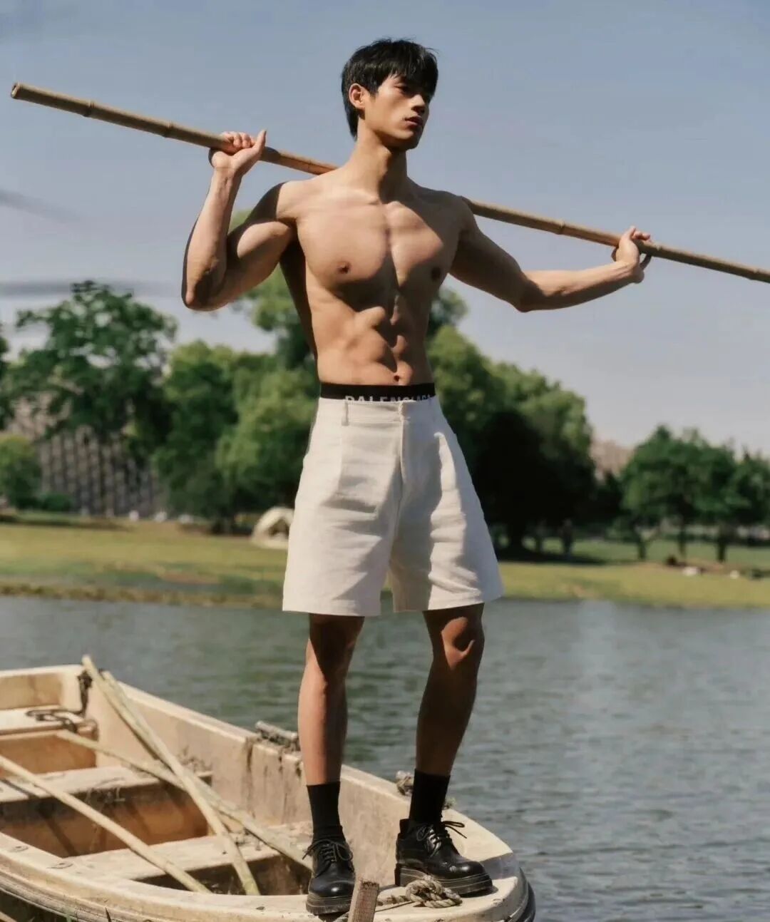 00 后浙江男模火出圈,一身腱子肉帅哭网友! 00 后浙江男模火出圈,一身腱子肉帅哭网友!