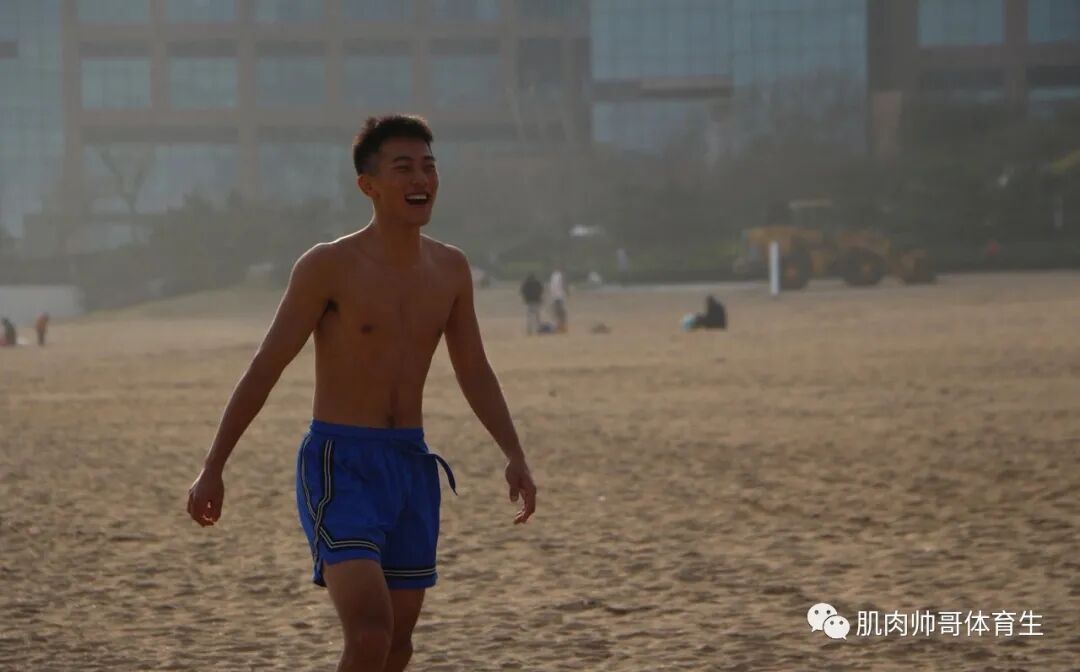 身高一米八八的山东小爷们，够爽朗够帅