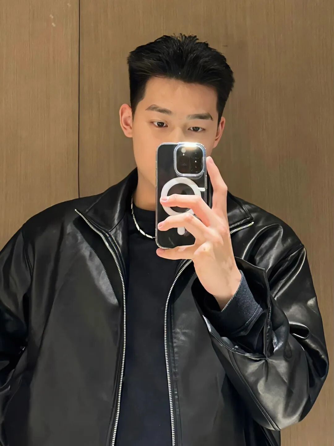 男生剪“两边推光”发型真的超帅，试试这 3 款，潮流又百搭！