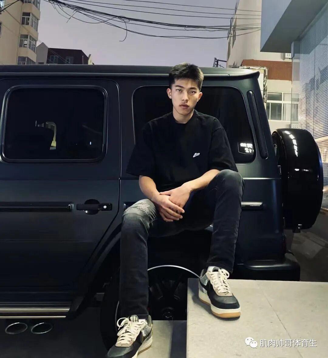 身高一米八八的山东小爷们，够爽朗够帅