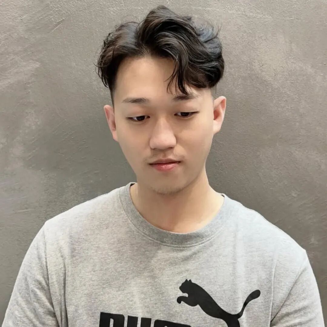 男生别嫌弃“两边铲光”发型，建议试试这 3 款，干净利落很帅气！