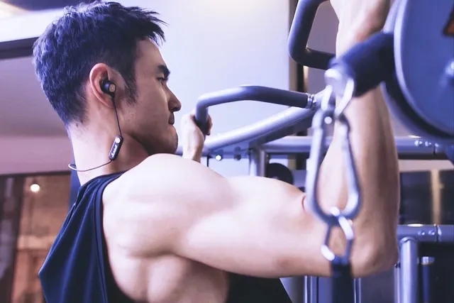 泡温泉偶遇阮经天，赤诚相见，被男网友问疯了！