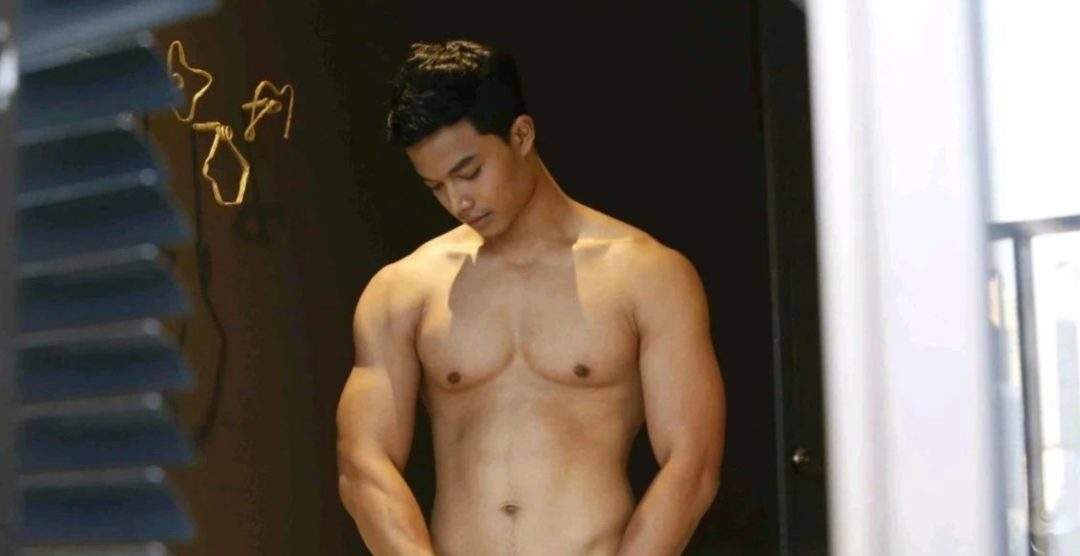 胸肌壮大黑皮筋男 公狗腰特突出 看起来很猛的汉子