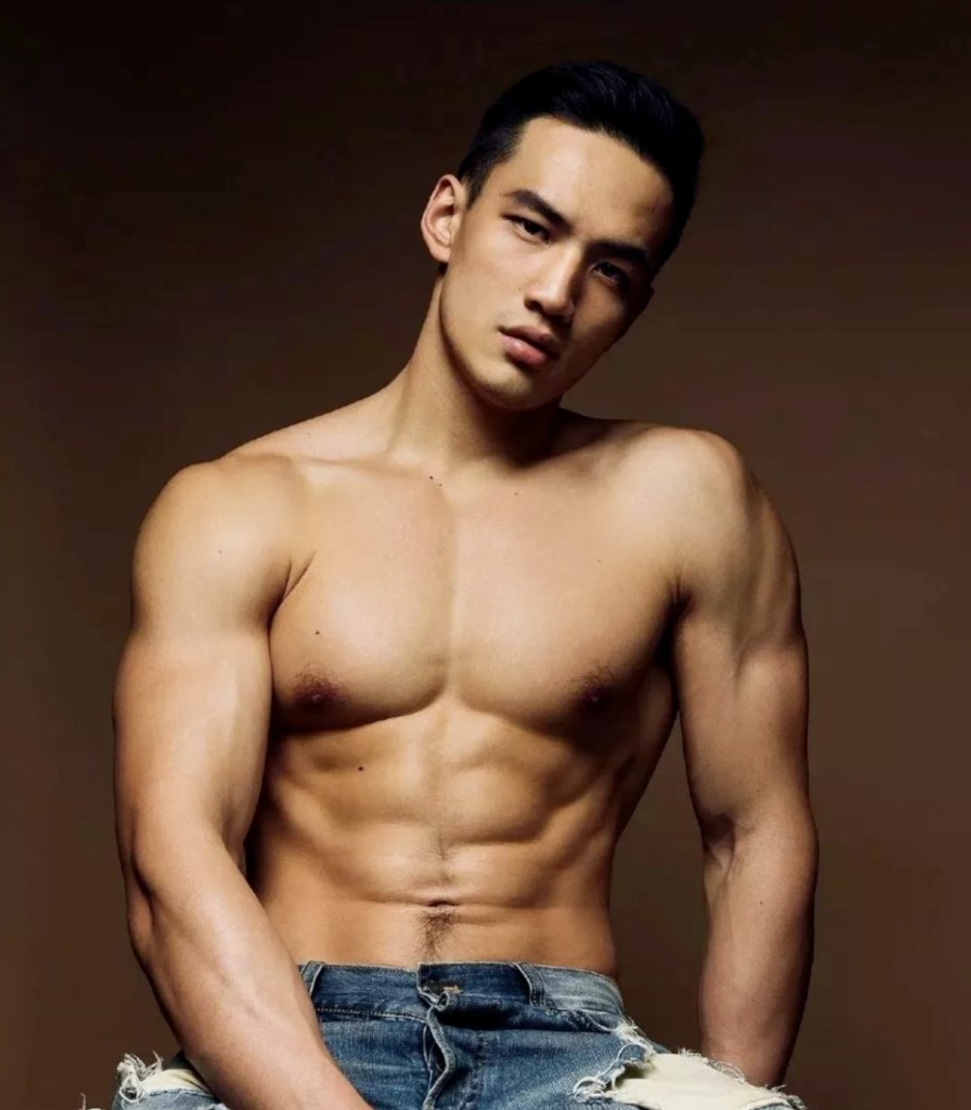 杜蕾斯的新男模黄欣元火啦？视频一览无余网友们都尖叫了！