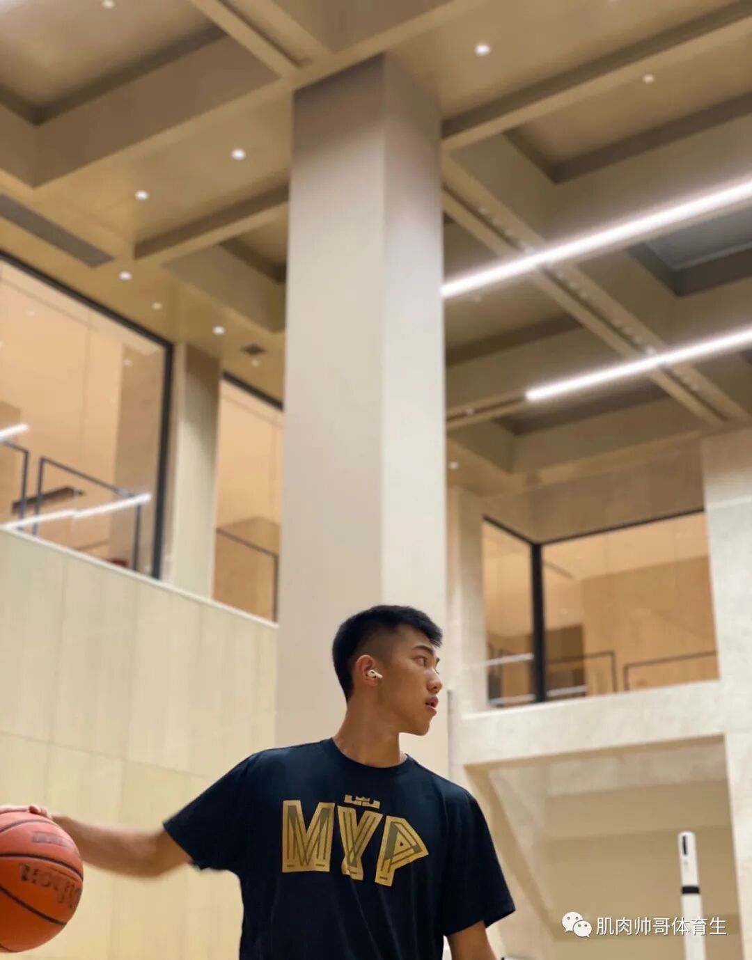 身高一米八八的山东小爷们，够爽朗够帅