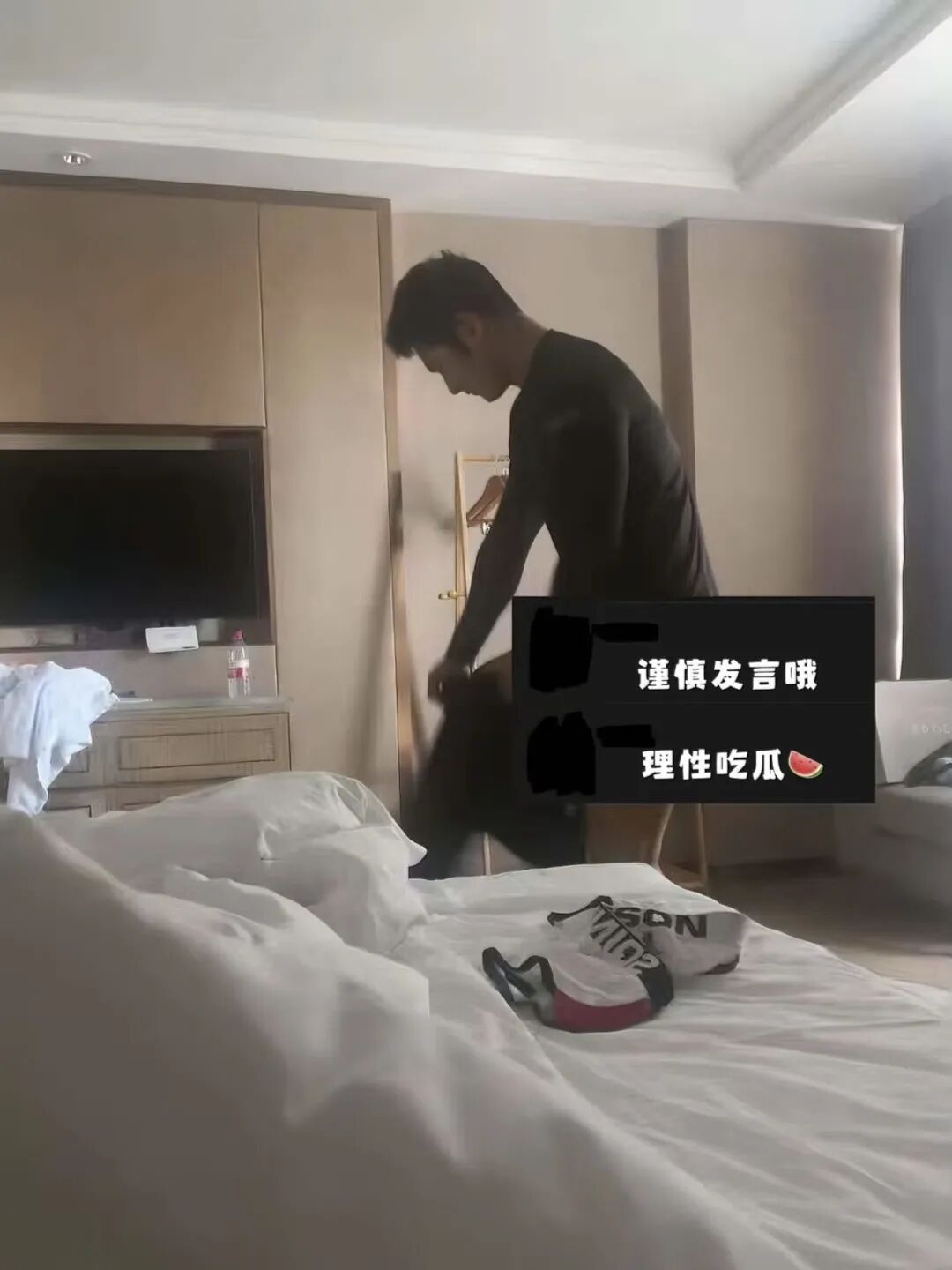 体育生火了！职高帅哥疑似被采访？直男朋友做保健很熟练？