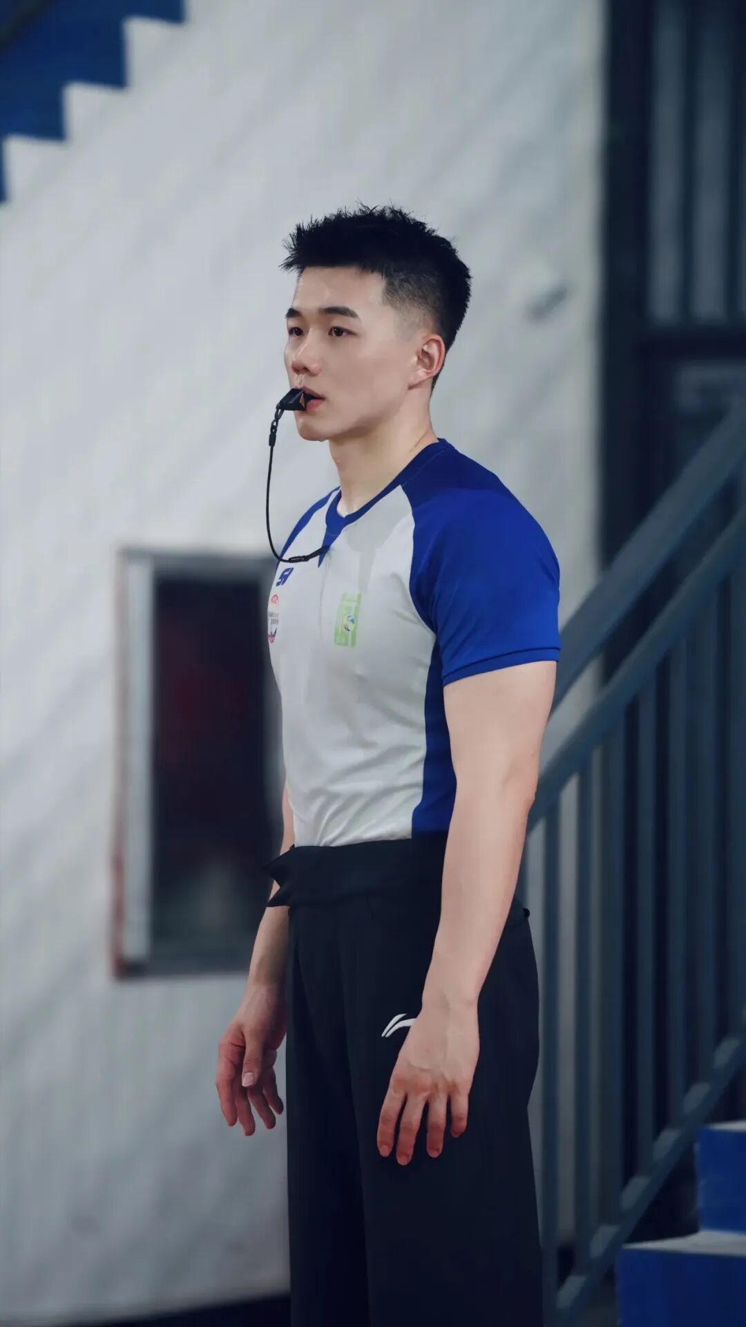 曾被采访的 192CM 哈尔滨篮球裁判小哥，沐浴照流出！